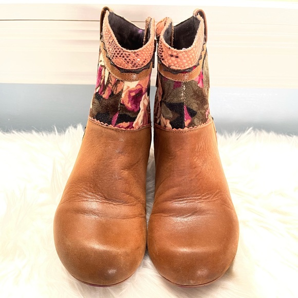 Poetic License Brown Snake & Floral Studded Ankle Boots SZ 6 - Picture 1 of 8